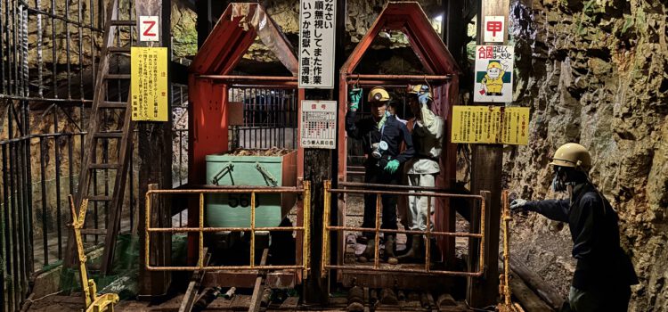 Red Leaves and White Snow: Crossing between Morioka and Goshogake Onsen
